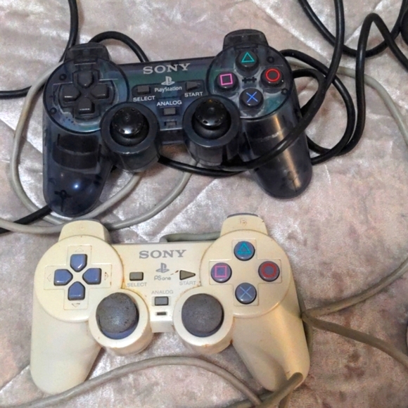 Sony Playstation 1 DualShock Original Controller (PRE-OWN) - Picture 2 of 5